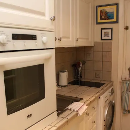 Very Charming On Port In A Short Walk To Palais With Aircon And Internet 411 Apartman *