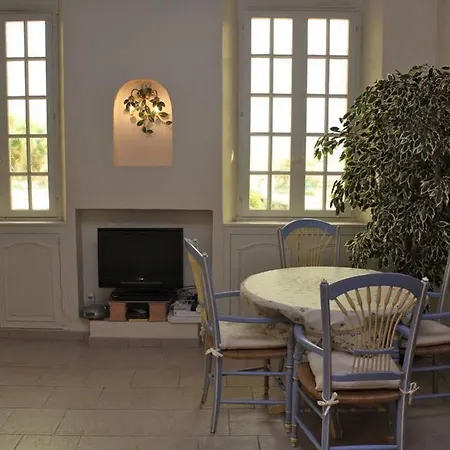 Very Charming On Port In A Short Walk To Palais With Aircon And Internet 411 Apartman *