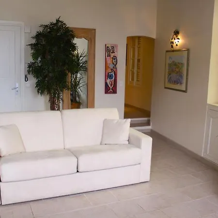 Charming Port View Studio: Steps From Palais, *